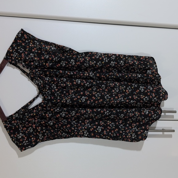 LC Lauren Conrad Pleat Neck Blouse Size Medium - Picture 1 of 7